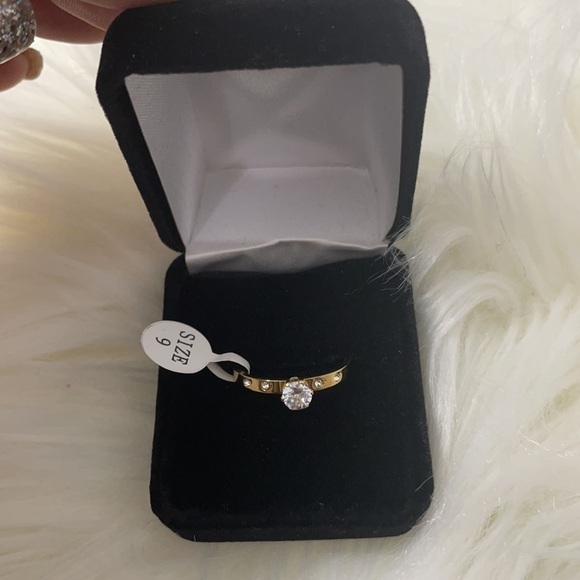 ✨💍Dainty Round Zirconia Rhinestone Engagement Ring 💍✨ - Picture 11 of 16